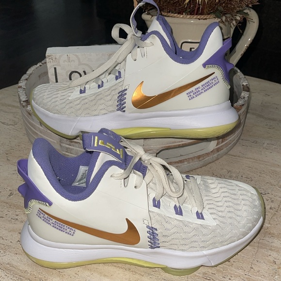 NIKE LeBron Witness 5 EP 'Summit White Metallic Bronze' CQ9381-102 Woman’s Sz 7 - Picture 6 of 16